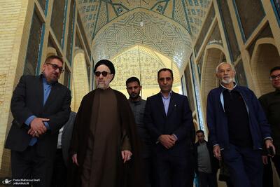  حضور سیدمحمد خاتمی بر مزار پدرش+عکس