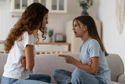 چگونه رفتار گستاخانه نوجوان را کنترل کنیم؟