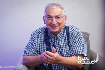 زیباکلام: زنان در ژاپن نخست وزیر می‌شوند و در ایران گشت ارشاد برمی‌گردد