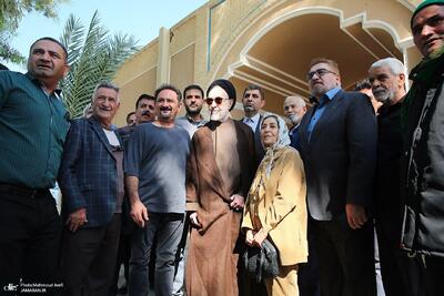 گفتگوی جالب خاتمی با یک خانم مسن درباره دست دادن!