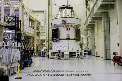  ناسا قرارداد فرودگر ماه اسپیس‌ایکس را به رقبای دیگر می‌ دهد