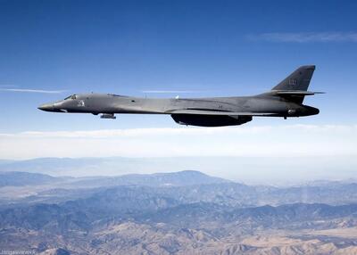 پرواز دو بمب‌افکن B-1 آمریکا در نزدیکی ونزوئلا