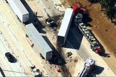  راننده مست کامیون در کالیفرنیا باعث تصادف زنجیره‌ای مرگبار شد (فیلم)