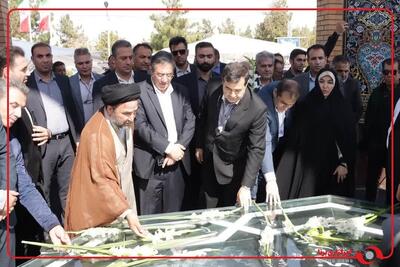  ادای احترام وزیر ورزش و جوانان به مقام والای شهدا  در بناب