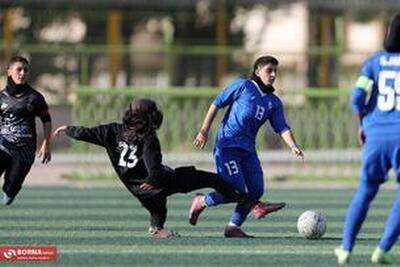  پرواز آبی‌های تهران با یک گل بر فراز صفه