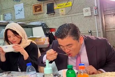 ببینید / سفیر کره جنوبی در ایران عاشق کله‌پاچه و سیرابی شد!