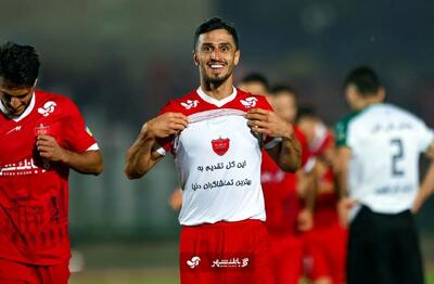 تصویر؛ سلفی خاص آقای گل پرسپولیس با هواداران بعد از گلزنی!