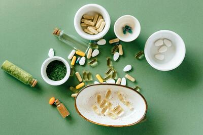  چای سبز و تداخل با مکمل‌ها: چه چیزهایی را نباید با هم خورد؟