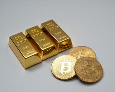 قیمت طلا و بیت‌کوین چه ارتباطی با هم دارد؟