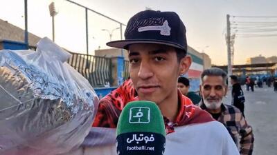 صحبتهای متفاوت دو هوادار پرسپولیس قبل از بازی با ذوب آهن