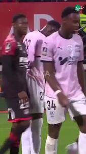  دندان بازیکن باشگاه فرانسوی آمیان در حین مسابقه شکست!