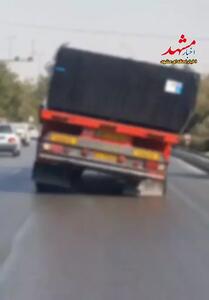  حرکت کامیون بدون لاستیک عقب در بزرگراه مشهد!