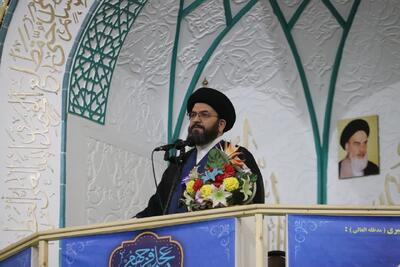  امام جمعه زنجان: دشمن به اسم آزادی، عفت زن مسلمان را نشانه گرفته است/ دشمن امروز با ابزارهای نوین مانند رسانه‌ها، شبکه‌های اجتماعی و هوش مصنوعی در پی کنترل ادراکی، تسخیر اذهان و تضعیف اراده‌هاست