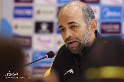 سپاهان فوتبال ایران را از دوقطبی استقلال و پرسپولیس خارج کرد/ فقط یک گلایه دارم...