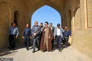  تصاویری از محمد خاتمی بر مزار پدرش
