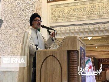 امام جمعه شیراز: زمان شاه مردم در فقر وفلاکت بودند اما پس از انقلاب اسلامی مردم در رفاه هستند/ تل‌آویو و حیفا به یاری خدا با خاک یکسان خواهد شد