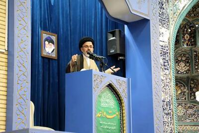 اگر هزار بار سجده کنیم، باز هم نمی‌توانیم شکر نعمت زندگی در جمهوری اسلامی را به جا آوریم