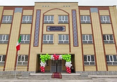 رفع مشکل فضای آموزشی بادرود با افتتاح 4 واحد آموزشی خیرساز - تسنیم