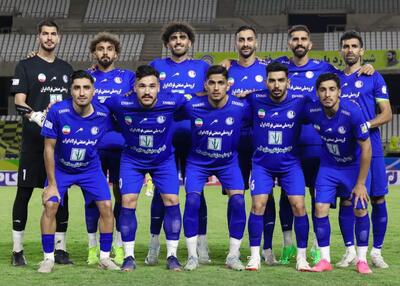 یازده بازیکن آبی‌پوش برای بازی با ملوان