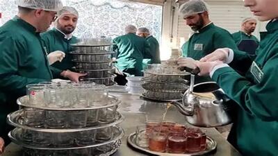  فیلمی از حال و هوای چایخانه امام رضا (ع) در حرم امام رضا (ع)