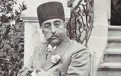  مظفرالدین شاه در فرانسه در پشت پنجره یک هتل (عکس)
