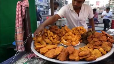 کتلت بنگلادشی با کدو حلوایی، میگو و کلم در داکا (فیلم)