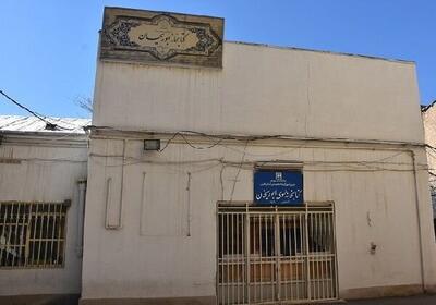  فیروزی: کتابخانه نیم قرنی شیراز قابل بازسازی نیست