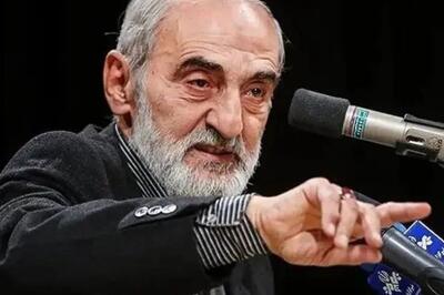 شریعتمداری: برخورد قاطعانه با دلالان ارز را به فرشته‌های زمینی یعنی بسیجیان بسپارید / راه‌کار مقابله با افزایش قیمت دلار اقتصادی نیست و نمی‌تواند اقتصادی باشد