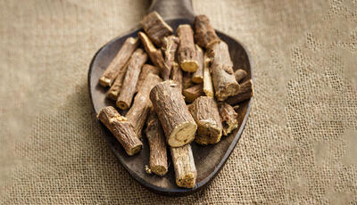  شیرین بیان برای چی خوبه: ۲۷تا از خواص شیرین بیان