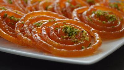  طرز تهیه زولبیا تازه و ترد و تازه / فقط با ماست و آرد زولبیا درست کنید