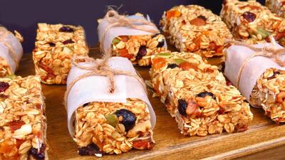  بدون آرد، تخم مرغ، شکر و کره! طرز تهیه گرانولا بار در خانه