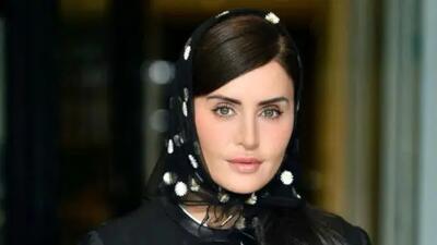  نگاهی به یکی از عجیب‌ترین و زردترین تیپ‌های الناز شاکردوست!