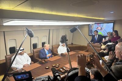  دیدار و گفتگوی «ترامپ» و «امیر قطر» در هواپیمای ایرفورس وان+فیلم