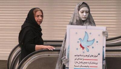 کیهان: جبهه مقابل با همه توان در حال پیاده‌کردن سناریوی کشف حجاب، برهنگی و تن‌نمایی زنان و دختران غفلت‌زده در کشور است / صداوسیما، آموزش‌وپرورش، وزارت ارشاد و سازمان تبلیغات هم کار مؤثر و ویژه‌ای برای نجات دختران معصوم از دام دشمن انجام نمی‌دهند
