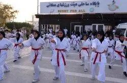  اجرای ایروکامبت و کاتای تیمی کاراته کاهای کیش در هفته تربیت بدنی