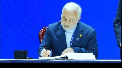  گزارش تصویری/  امضای کنوانسیون سازمان ملل متحد برای مقابله با جرائم سایبری در هانوی - ویتنام با حضور دکتر جلال‌زاده