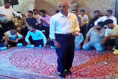  آواز شاد؛ عمو با کتونیاش وسط مجلس هر چی تو ورزش صبحگاهی یاد گرفته ویبره وار ارائه داد