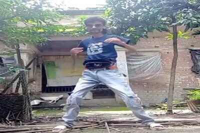  آواز شاد؛ مرد هندی تا این آهنگ ایرانی پلی شد جوری پایکوبی کرد که شاهرخ خان پیشش هیچه