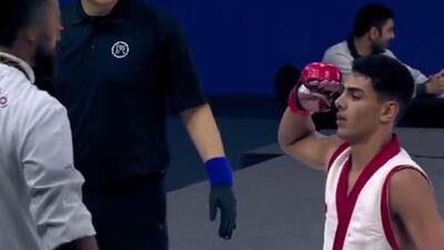  احترام نظامی امیرمحمد حاتمیان به پرچم ایران پس از کسب طلای MMA پسران