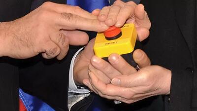  هنوز دکمه قرمز روسیه کار می کند