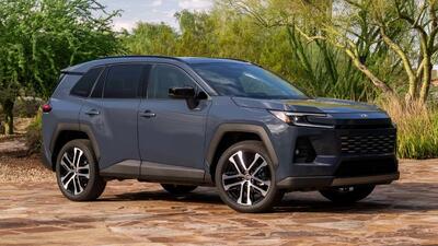 تویوتا RAV4؛ SUV آرام، بالغ و بی‌ادعا که هنوز فرمان کلاس خودش را در دست دارد