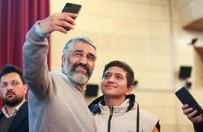 اولین عکس منتشر شده از پژمان جمشیدی پس از آزادی، در کنار دوست صمیمی / عکس