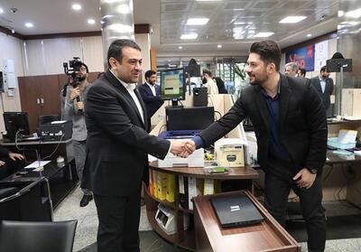 بازدید نجارزاده از برخی شعب انتقال یافته بانک سابق آینده به بانک ملی/ سرمایه اصلی بانک ملی اعتماد مردم است - تسنیم