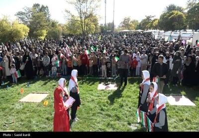  همایش بزرگ پیاده‌روی خانوادگی در بیجار/جمعیت مردم همه را شگفت‌زده کرد فیلم - تسنیم