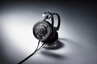  این هدفون ۳۷۰ میلیون تومان قیمت دارد