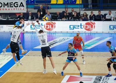  ١١ امتیاز پدیده والیبال ایران در سری‌آ سوخت!