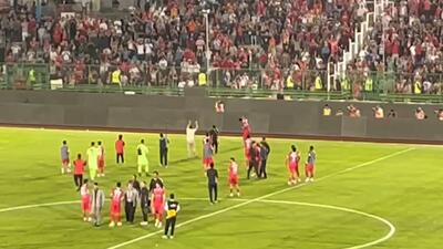 رقص حسین کنعانی مقابل هواداران پرسپولیس