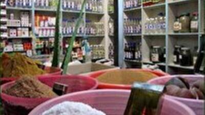  مهر و موم عطاری و مطب غیرمجاز در شهرستان میبد