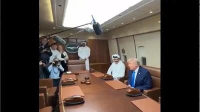  به‌جای آن‌که ترامپ پیاده شود، مقامات قطر وارد هواپیما شدند! (فیلم)