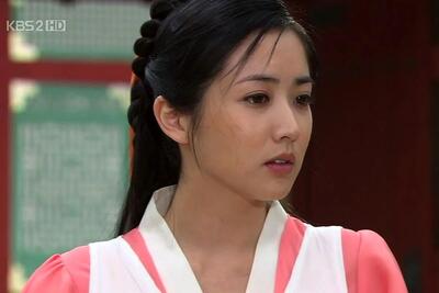  بانو یئونِ امپراتور بادها در حال تمرین بیسبال